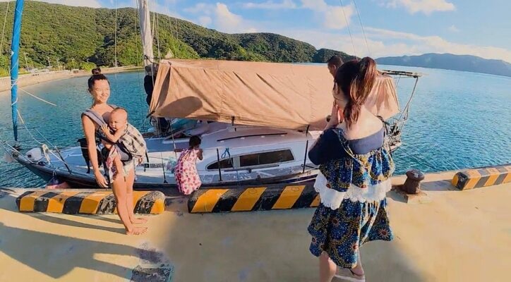 【写真・画像】“船上生活一家”美人ママ（30）のビジュアルに驚きの声「若いー！」「めちゃくちゃ可愛い！」　2枚目