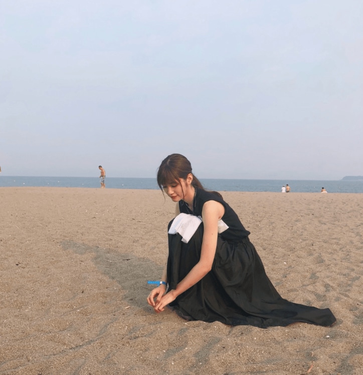 Popteen専属モデル生見愛瑠 オールブラックの海コーデ姿がまるでお姫さま ファンから絶賛の声 話題 Abema Times