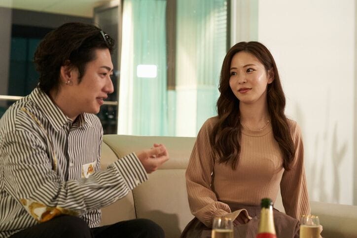 結婚したい男性が自分の目の前で親友にアプローチ…32歳の恋愛体質美女がショックで呆然「1番ドン底」