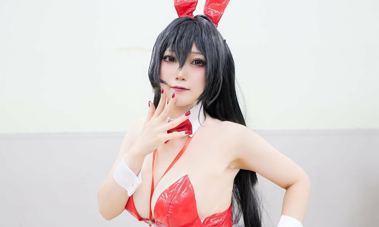 用深暗红色表现病娇感！以色调展现魅力的《碧蓝航线》大凤Cosplay