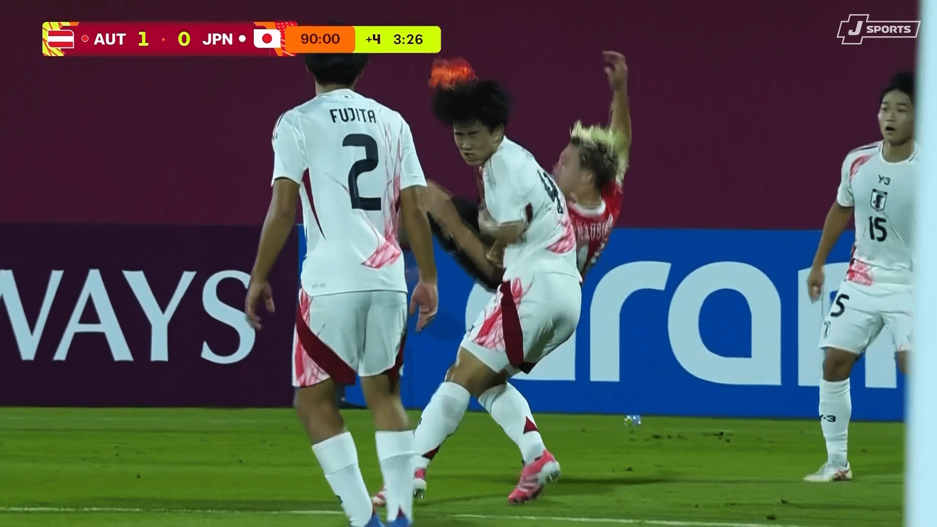 藤井の頭部に当たりそうになったバイシクル