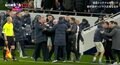 ベンチで場外乱闘が勃発！「日本ではこんなの見たことなかった」 勘違いから一触即発？ 両軍の選手やスタッフが大揉め→イエローカードが乱れ飛ぶ　冷静沈着なポステコグルー監督もブチギレ