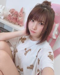 えなこのプライベートをのぞき見！？パジャマ風衣装がまるで「目のごちそう」