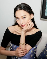 大政絢、デコルテが映える黒のワントーンコーデで気品溢れる姿を披露！「美しすぎて時が止まりました」「鎖骨にぞっこん」とファンを魅了！