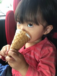 大渕愛子『ソフトクリームをたべる娘 ☆ 娘の顔が変化！？』