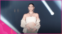 三吉彩花がステージに登場