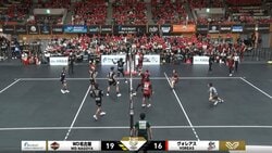 男子バレーで驚異的な背面ショット！ スーパーエースが見せた衝撃プレーに「惚れるわこんなん」ファンも大興奮