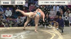 土俵から行司が消えた…十両優勝決定戦で起こった珍事 「よく逃げたw」「行司さんもお疲れ様」ファン称賛の一コマ