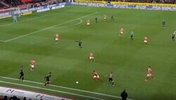 「信じられない」佐野海舟は何をした…？ バイエルンの攻撃を“完全に止めた”瞬間「どこにでもいる」 相手を追い込む“ハードディフェンス”