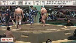 力士が戦う前に足を引きずり自ら土俵の外へ…「これは珍しい」視聴者から心配する声