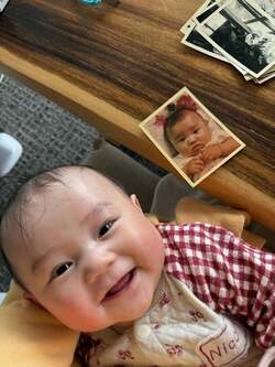  山本圭壱、自身の生後6カ月頃の写真と娘の姿を公開「似ているような似てないような」 