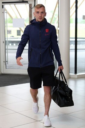 イングランド代表初招集のボーウェンに祝福は重ならず？　婚約が噂された恋人の期待に応えW杯行きのチケット確保なるか