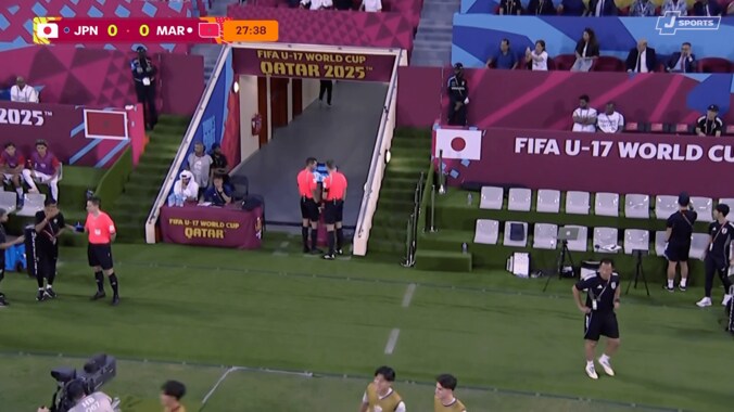 “疑惑の判定”に騒然…U-17日本代表の先制点が取り消し「キャッチミスやん」「正当なヘディング」16歳鹿島DFの豪快弾が幻に 5枚目