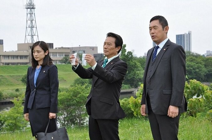 安達祐実演じる萌奈佳の“出生の秘密”が明らかに！『警視庁・捜査一課長』最終回 4枚目