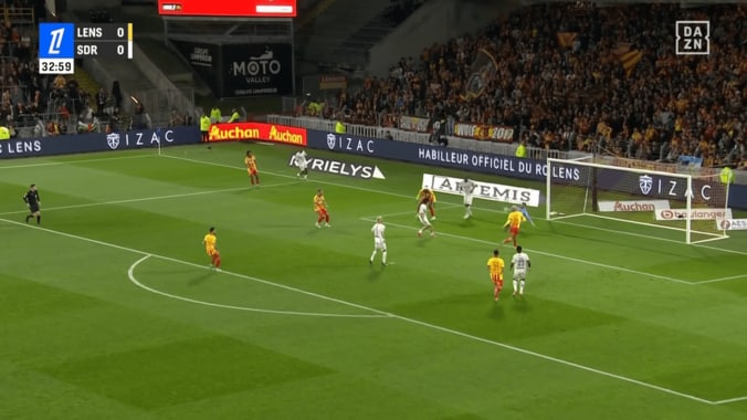 【映像】中村敬斗、GKの肩口を射抜くダイレクトワンタッチショット