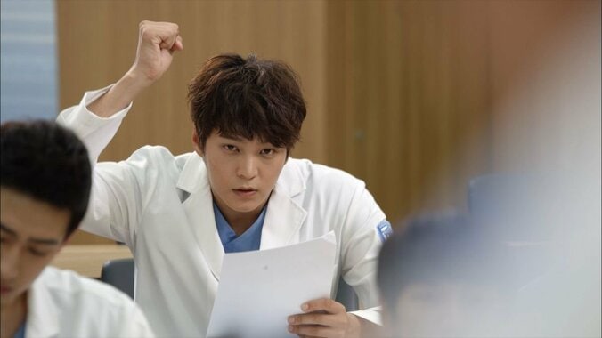 人気俳優チュウォン、“恋愛下手”キャラクターで視聴者を魅了『グッド・ドクター』『烏鵲橋の兄弟たち』 5枚目