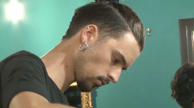 バナナマン設楽、ローマのおしゃれ美容室で髪をカット（AbemaTV） 8枚目