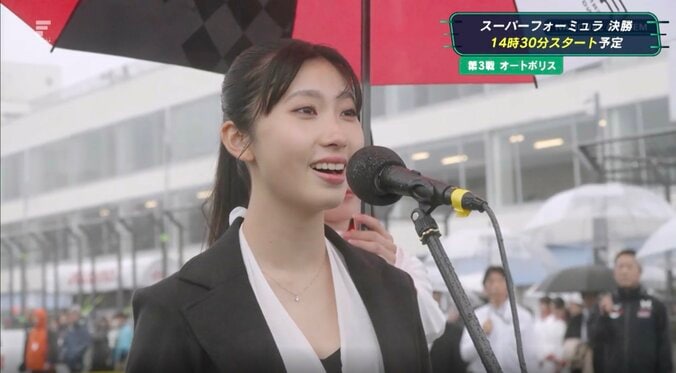 「誰？」「かわいい」サーキットに響く新人歌手の“キレイな君が代”にネット騒然 日本一のレース、国歌独唱の美声に反響 3枚目