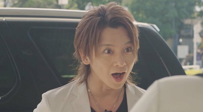 松岡充、三浦翔平を救う投資家役に反響「ずっとイケメン」「白スーツ似合う」 2枚目