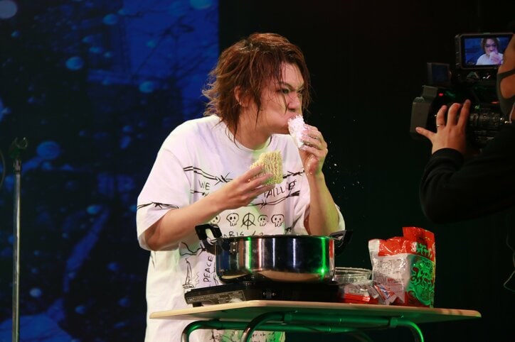 「画面の向こうに届け」オンラインでも"一体感"感じたゴールデンボンバー3daysライブ メンバーの想いとこだわりとは