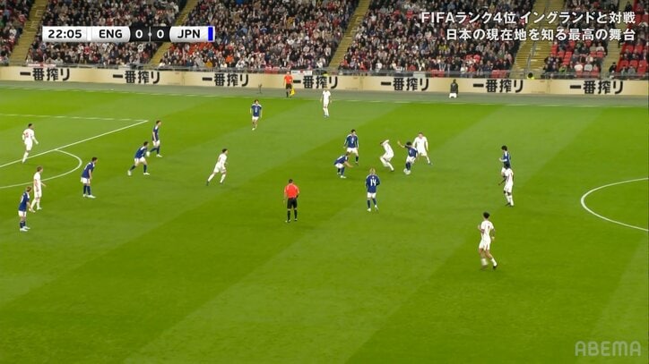 プレスバックしてパーマーからボール奪取する三笘薫