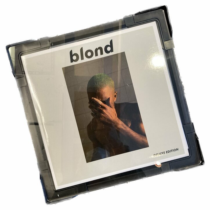 マンハッタンレコードの定番アイテム「LEX BOX」とレコード収納の新提案「SSS BOX」のコラボ・アイテムが登場。同時にSNSで話題となったDJ MUROのロングインタビュー第三弾も公開。