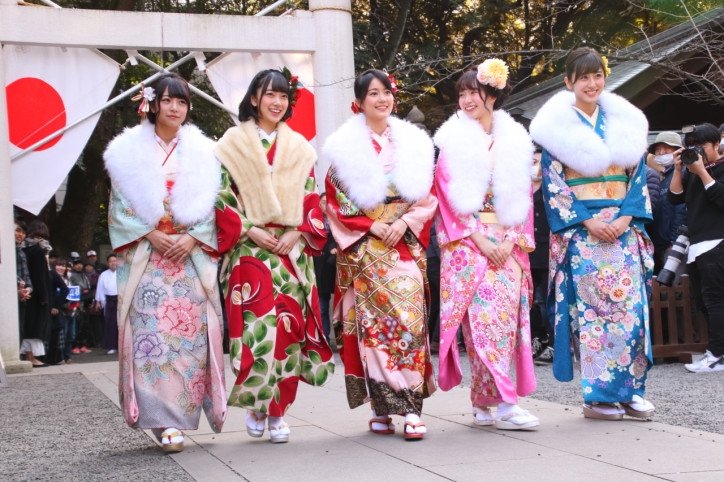 乃木坂46メンバーが恒例の成人式　記者からの無茶振りに星野みなみ「まいやん、ゴメン！」