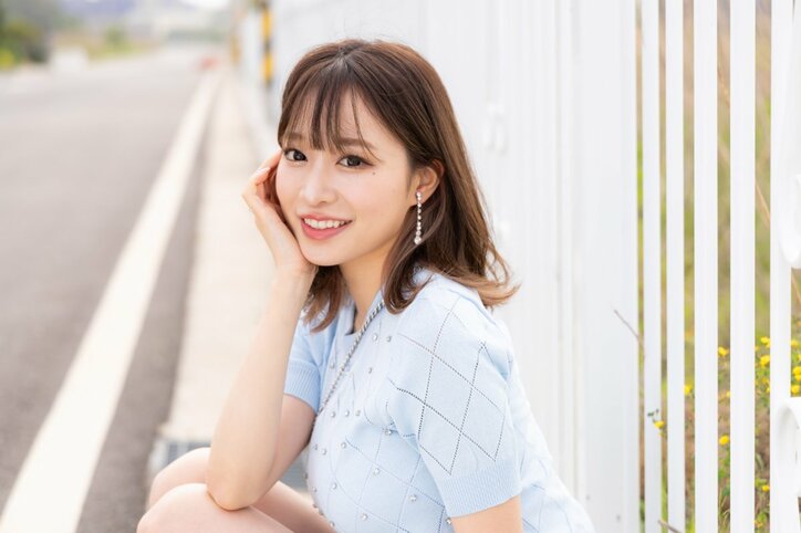 元国民的アイドル、胸元ざっくりな大胆ワンピース姿でハイスペ男性とリアル婚活！ 不敵な笑みで「自信しかないですよ」