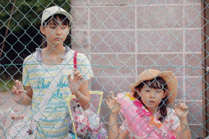 わずかな現金を滞納した水道代の足しに…ネグレクトを受ける幼い姉妹の姿が切ない 映画『渇水』より場面写真解禁