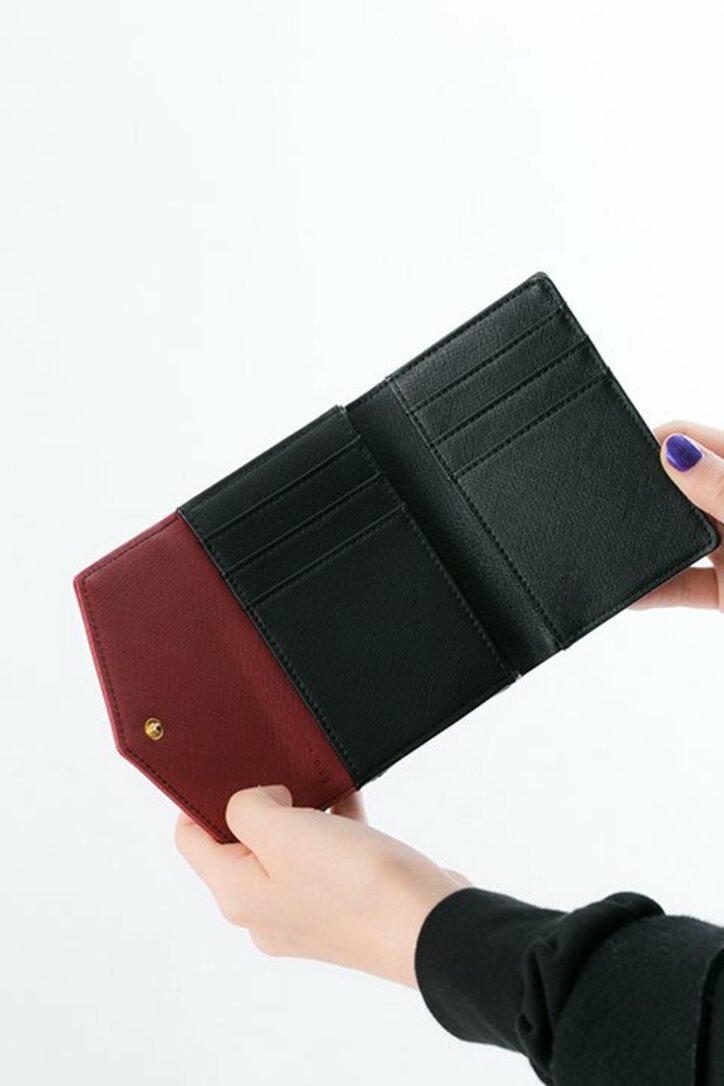 アニメ『K RETURN OF KINGS』伏見猿比古と八田美咲イメージのコラボアイテムが登場！　冬パンプスが普段使いにぴったり