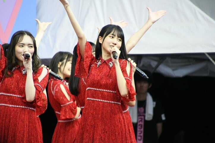 乃木坂46・4期生が初の『TIF』出演でフレッシュなパフォーマンス、清宮レイの”必殺技レイパンチ”に会場沸く