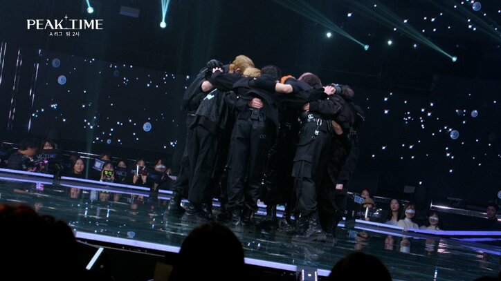 「3分30秒で評価される、切実だろ？」“崖っぷち”K-POPアイドルの新しいパフォーマンスに審査員の評価は？