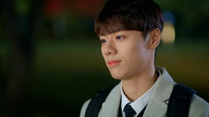 元Wanna OneのCIXメンバー ペ・ジニョン、ヒロインを待ち伏せし「会いたかった」と告白…視聴者興奮「かっこよすぎて無理」『@アカウントを削除しました』第15＆16話