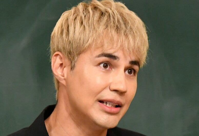 母から「お前を殺して私も死ぬ」馬乗りで包丁を向けられ…人気タレント、壮絶な過去を初告白「隠せるなら隠したかった」