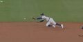 どうなってんだ!? ド軍ベッツ、執念の“横っ飛びキャッチ”「すげえw」「飛びすぎ」捕球直前に体勢がスゴいことになる「反射神経ハンパない」