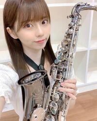 ラスアイ篠原望、サックス抱えた可憐な姿に「素敵です」「メチャかわいい」の声