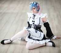 美人コスプレイヤーのLissaが「リゼロ」のレムに変身！こちらを見つめる瞳に吸い込まれそう…