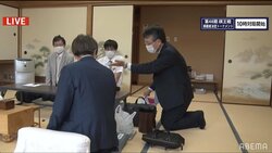 レジェンド羽生善治九段と佐藤康光九段が対局前にまさかの“バトル”！？ファンは「初めて見たw」「でたー譲り合い！」／将棋・棋王戦本戦T
