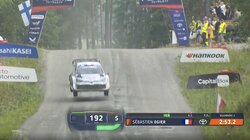 時速192キロで驚異の飛距離！ 世界最速ラリーカー、特大ジャンプで“パーツが取れた”…WRCならではの“異次元光景”