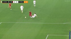 「強すぎ！」「死ぬだろ…」“重戦車ルカク”がエグい！ 敵を吹っ飛ばして怪物キープ→ディバラのスーパーゴールに繋げた衝撃の一部始終「倒れてたのに倒れてないw」