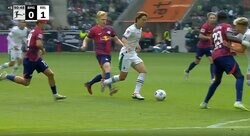 怒りのオーバーラップ炸裂！板倉滉が“爆走ドリブル”で縦突破→左足でシュート ゴールを狙った超攻撃的プレーにファン大興奮