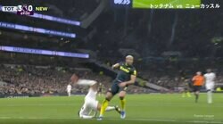 批判殺到！「死ぬだろ…」「退場させろ」背後から首を吹っ飛ばす→空中回転して地面に強く落下した瞬間 ブラジル代表の物議を醸した超危険プレー