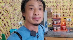 “現金4億円貯金”で話題・ひろゆき、質素すぎるランチを公開「衛生的に大丈夫？」「めっちゃ体に悪そうwww」「ワイルドゆき」ファンも驚き