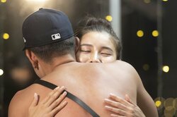 ナイスバディなお姉様系美女に「ハグしていい？」 年下イケメンの可愛らしいアタックにキュン『シャッフルアイランド Season2』 