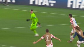 「みんな、こっちだ！」クロアチアGK、相手選手を気遣う“歓喜のポジションチェンジ”が話題