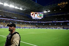 コパ決勝会場で「事件が続く」　米国警察VSコロンビアファン…大混乱の現場に海外衝撃「酷い」