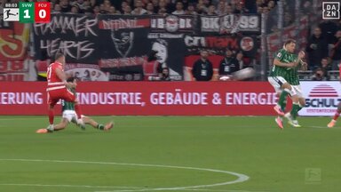 「大丈夫か？」日本代表DF、シュートブロックの直後に負傷か「軽傷であれ」足を引きずりながら途中交代に