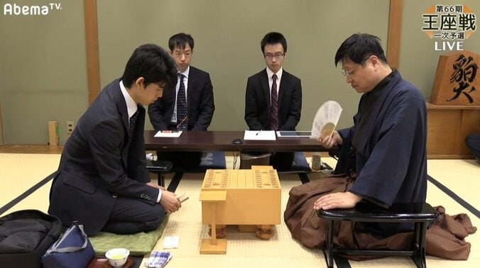 将棋・藤井聡太四段、先手番無敗継続なるか　小林健二九段と対局中／王座戦一次予選 1枚目