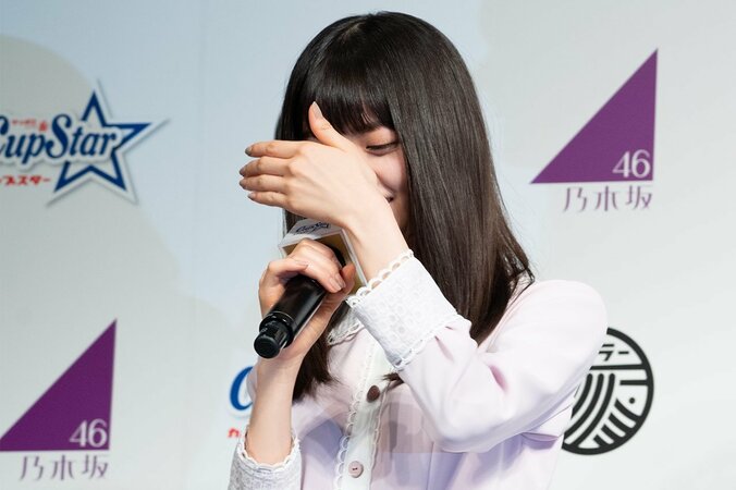 齋藤飛鳥、手で顔を隠し照れながら「サッポロ一番カップスタ〜」と歌う 6枚目