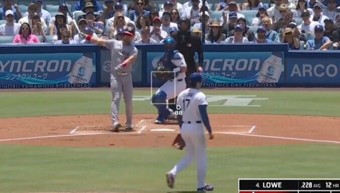 【写真・画像】もうワケわからん！ 大谷翔平に“打者が混乱”「エグすぎる」 急落下する“高速魔球”→スイングがおかしくなる「かすりもしない」　1枚目